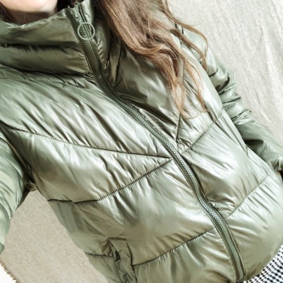 Green Puffer Jacket (vegan) - Picture 1 of 9